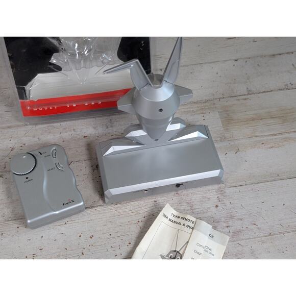 TopiX TV/FM Wireless Audio Transmitter Receiver TE-323 Anthropomorphic Rabbit - Picture 3 of 11